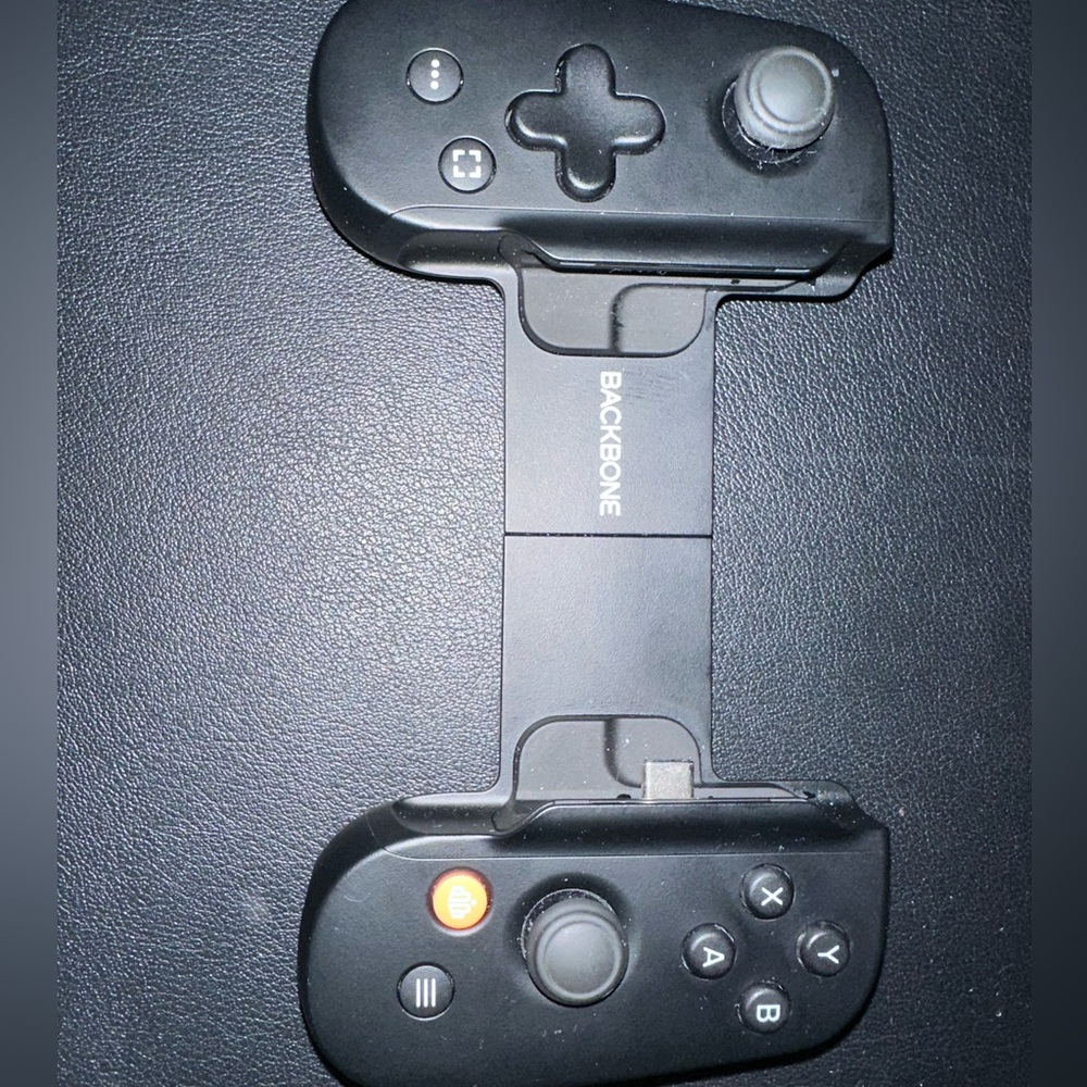 Backbone portable phone controller - Picture 2 of 2